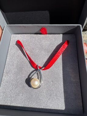 Classic Pearl Teardrop Pendant Necklace